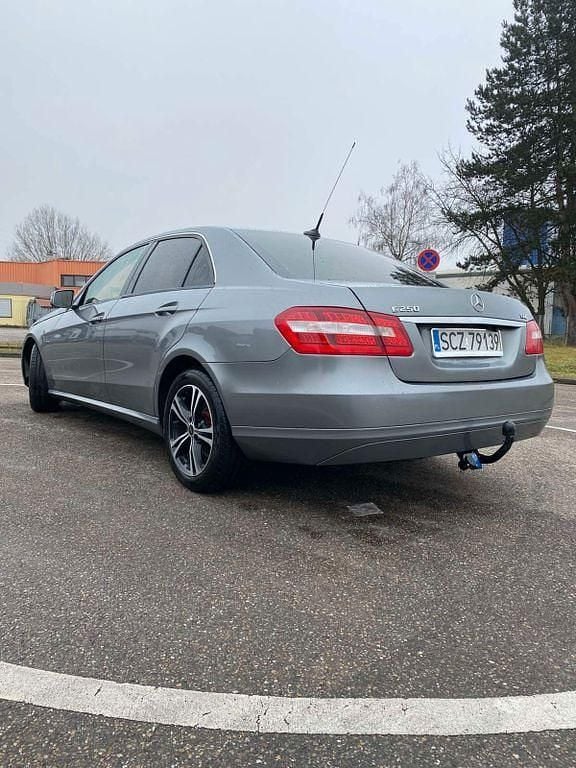 Gebraucht Mercedes E200 136 PS (100 kW) 2011 Grau Limousine