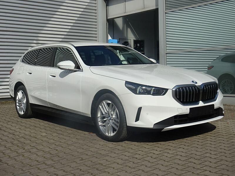Nouă BMW 520 208 CP (152 kW) 2026 Alb Berlinǎ