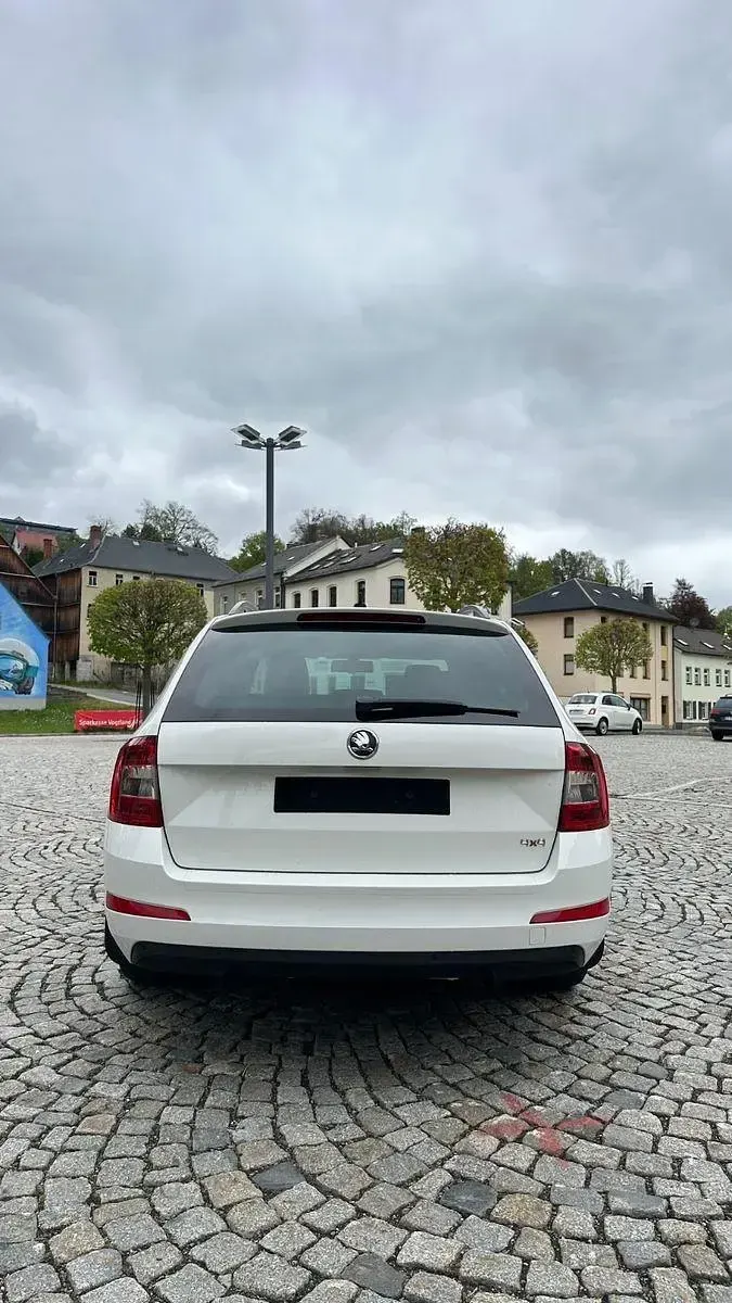Gebraucht Skoda Octavia 179 PS (131 kW) 2014 Weiß Kombi