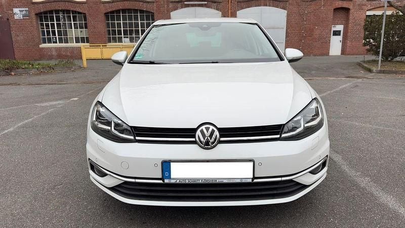 Gebraucht VW Golf VII Highline 150 PS (110 kW) 2017 Weiß Limousine