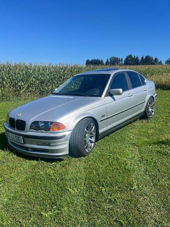 Silber Gebraucht 2001 BMW 330 Performance Limousine | 6.800 € - Bild 1/4