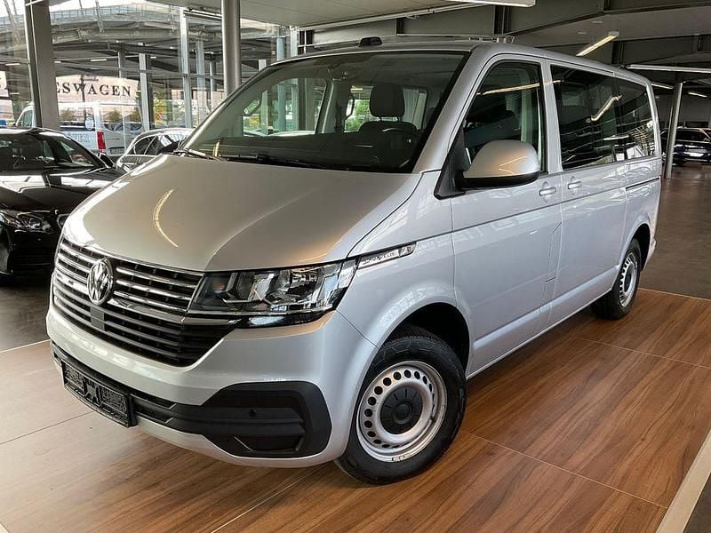 Gebraucht VW Caravelle 150 PS (110 kW) 2023 Silber Van / Kleinbus
