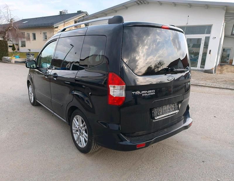 Gebraucht Ford Tourneo Titanium 101 PS (74 kW) 2016 Schwarz Kombi