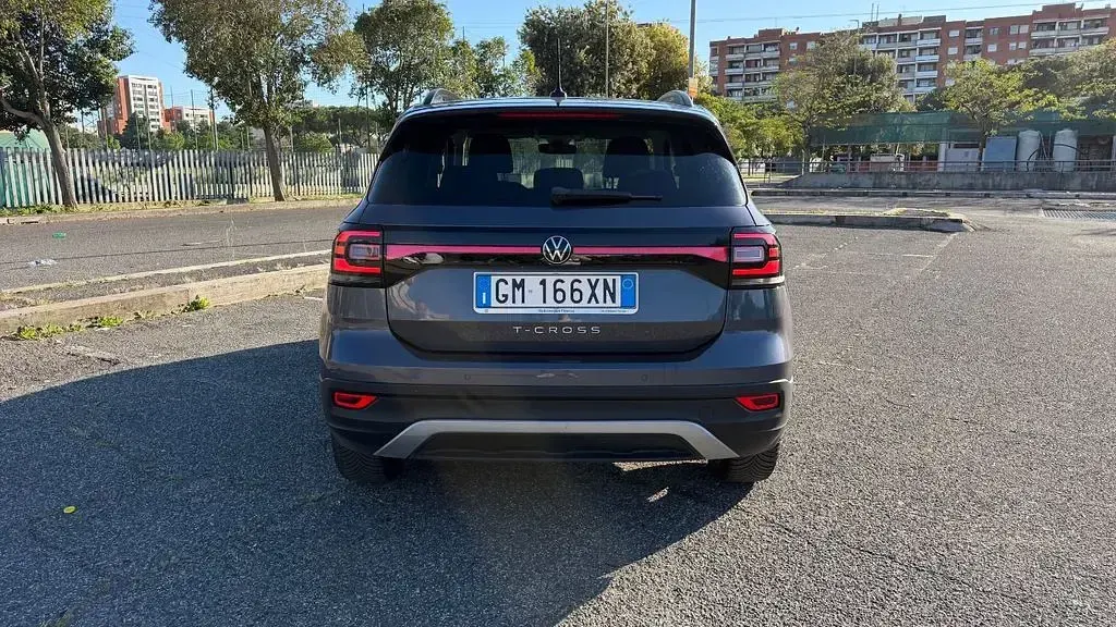 Używany VW T-Cross Move 95 KM (69 kW) 2023 Szary SUV