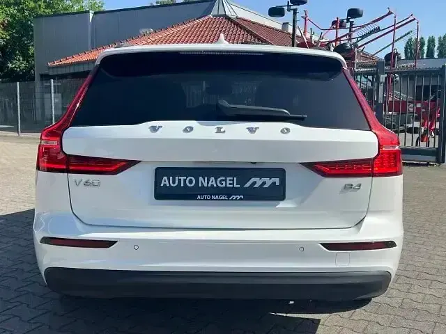 Gebraucht Volvo V60 Core 197 PS (144 kW) 2023 Andere Kombi