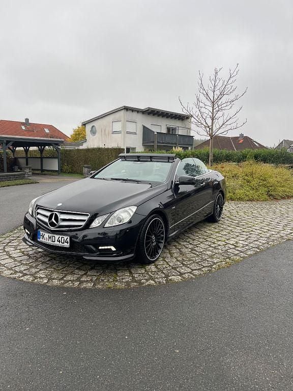 Schwarz Gebraucht 2010 Mercedes E350 AMG Cabrio | 15.999 € (Fairer Preis) - Bild 1/4