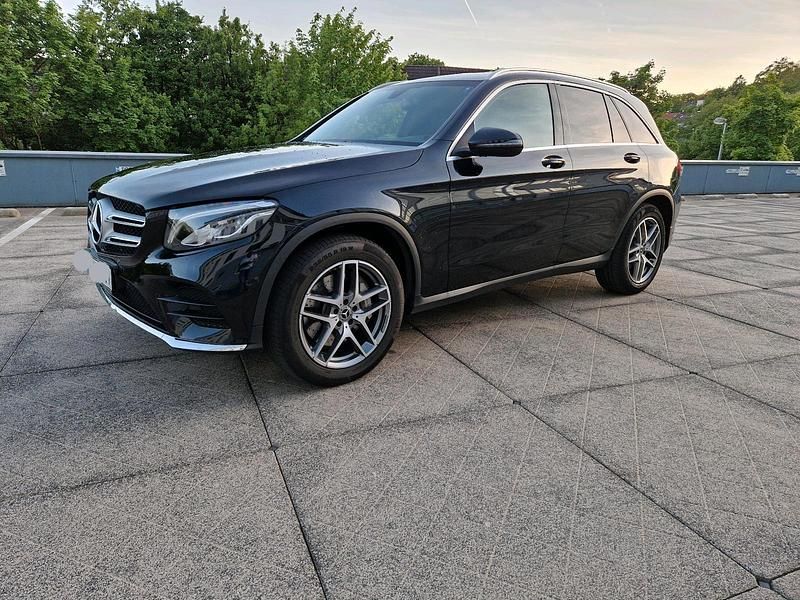 Schwarz Gebraucht 2018 Mercedes E250 AMG line SUV | 28.500 € (Teuer) - Bild 1/4