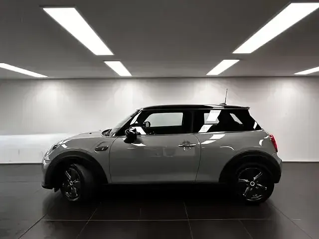 Gebraucht Mini Cooper SE Hatch 135 kW (184 PS) 2022 Moonwalk grey Kleinwagen