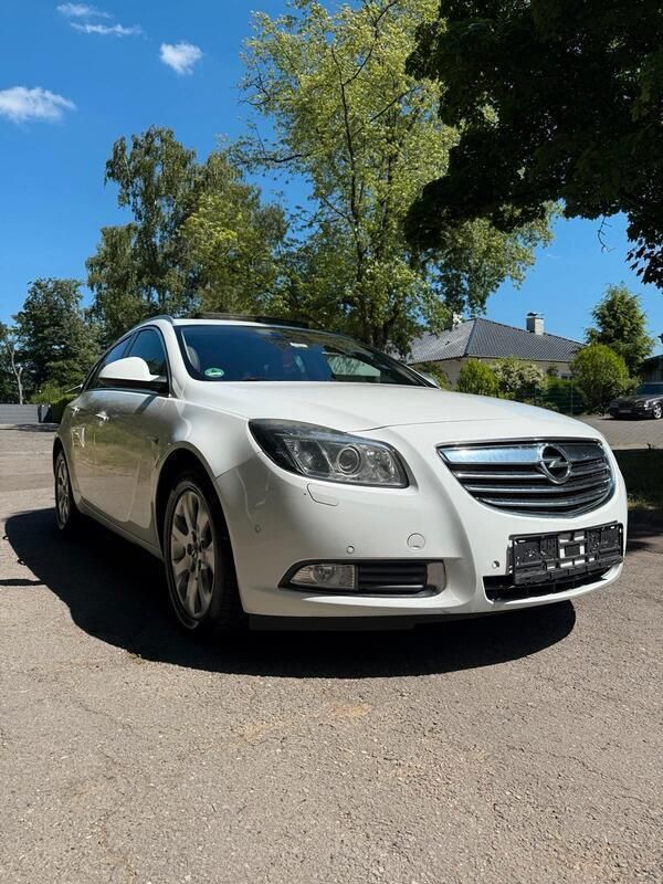 Weiß Gebraucht 2012 Opel Insignia Kombi | 3.400 € (Fairer Preis) - Bild 1/4