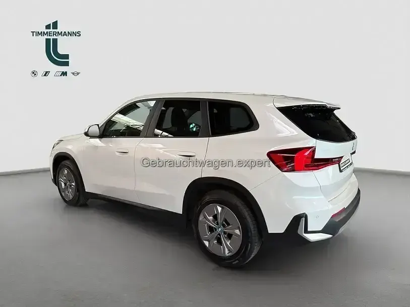 Gebraucht BMW iX1 230 kW (313 PS) 2023 Mineralweiß (metallic) SUV