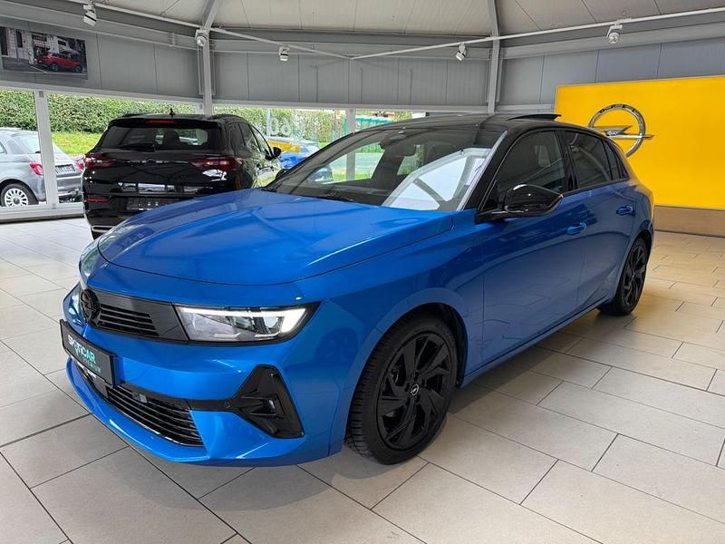 Blau Gebraucht 2024 Opel Astra Ultimate Limousine | 28.500 € (Teuer) - Bild 1/4