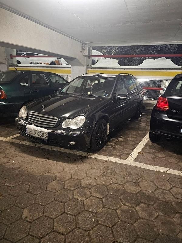 Schwarz Gebraucht 2005 Mercedes C220 Avantgarde Kombi | 2.250 € (Guter Preis) - Bild 1/4