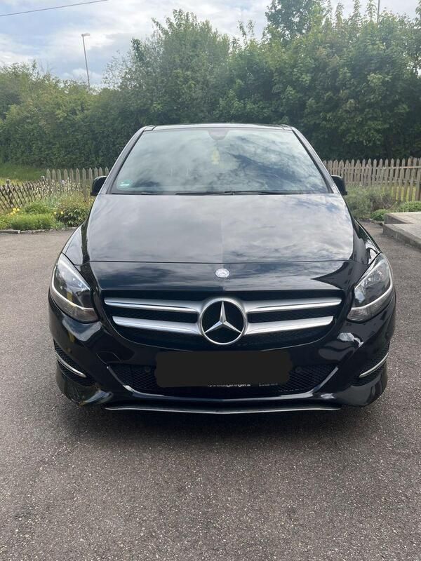 Schwarz Gebraucht 2017 Mercedes B200 Van / Kleinbus | 16.990 € (Etwas zu teuer) - Bild 1/4
