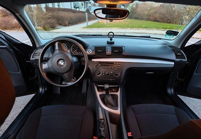 Gebraucht BMW 118 122 PS (89 kW) 2005 Schwarz Kleinwagen