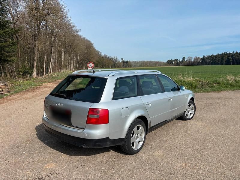 Usado Audi A6 150 HP (110 kW) 2001 Prateado Carrinha