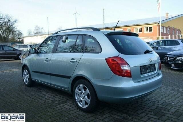 Gebraucht Skoda Fabia Family 105 PS (77 kW) 2012 Andere farbe metallic Kleinwagen