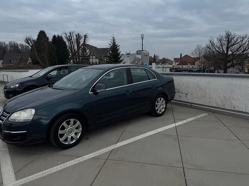 Gebraucht VW Jetta 122 PS (89 kW) 2009 Schwarz Limousine