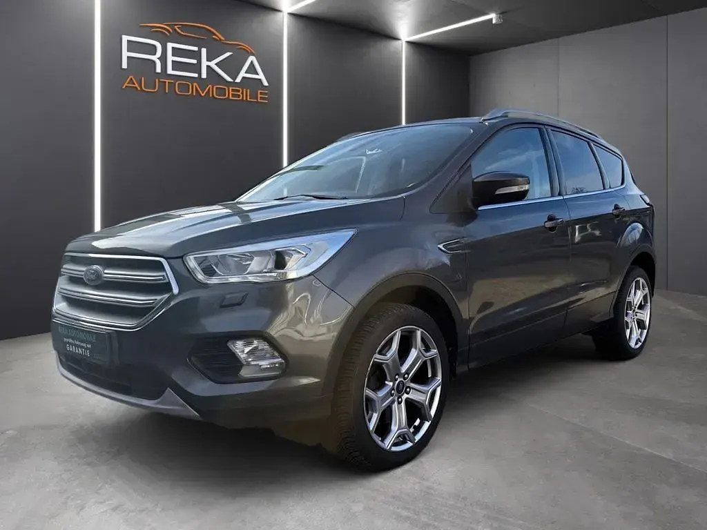Usata Ford Kuga Titanium 179 CV (131 kW) 2019 Grigio SUV