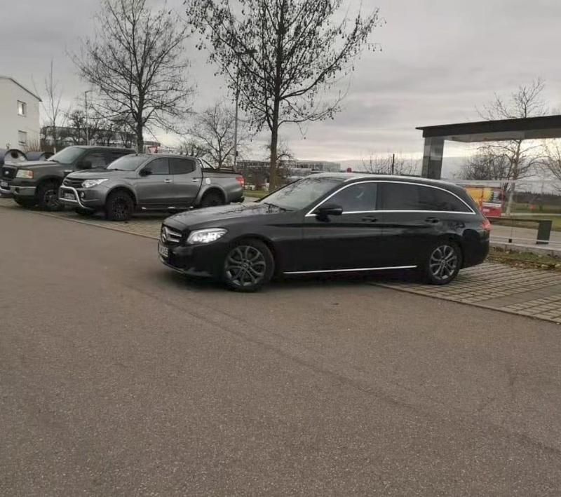 Gebraucht Mercedes 220 Avantgarde 194 PS (142 kW) 2019 Schwarz Kombi