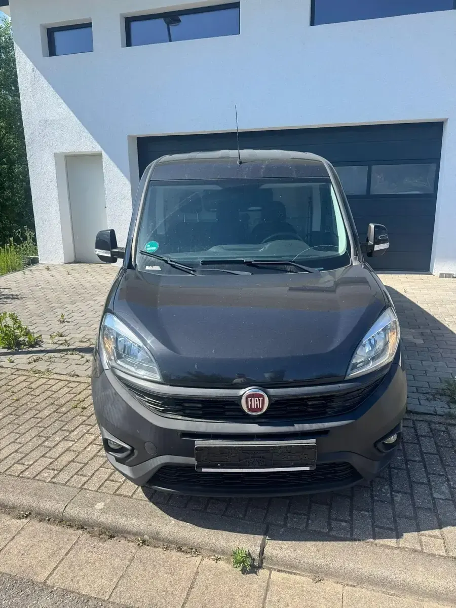 Gebraucht Fiat Doblò 101 PS (74 kW) 2017 Schwarz Van / Kleinbus