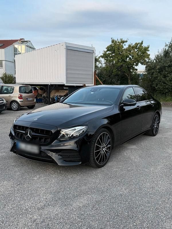 Schwarz Gebraucht 2017 Mercedes E350 Limousine | 34.000 € - Bild 1/4