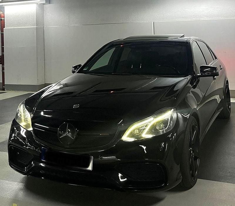 Schwarz Gebraucht 2013 Mercedes E63 AMG Limousine | 18.499 € - Bild 1/4
