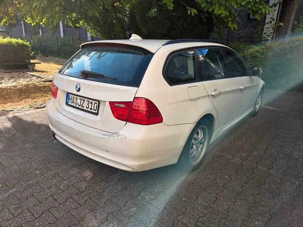 Gebraucht BMW 318 Sport Line 143 PS (105 kW) 2012 Weiß Kombi