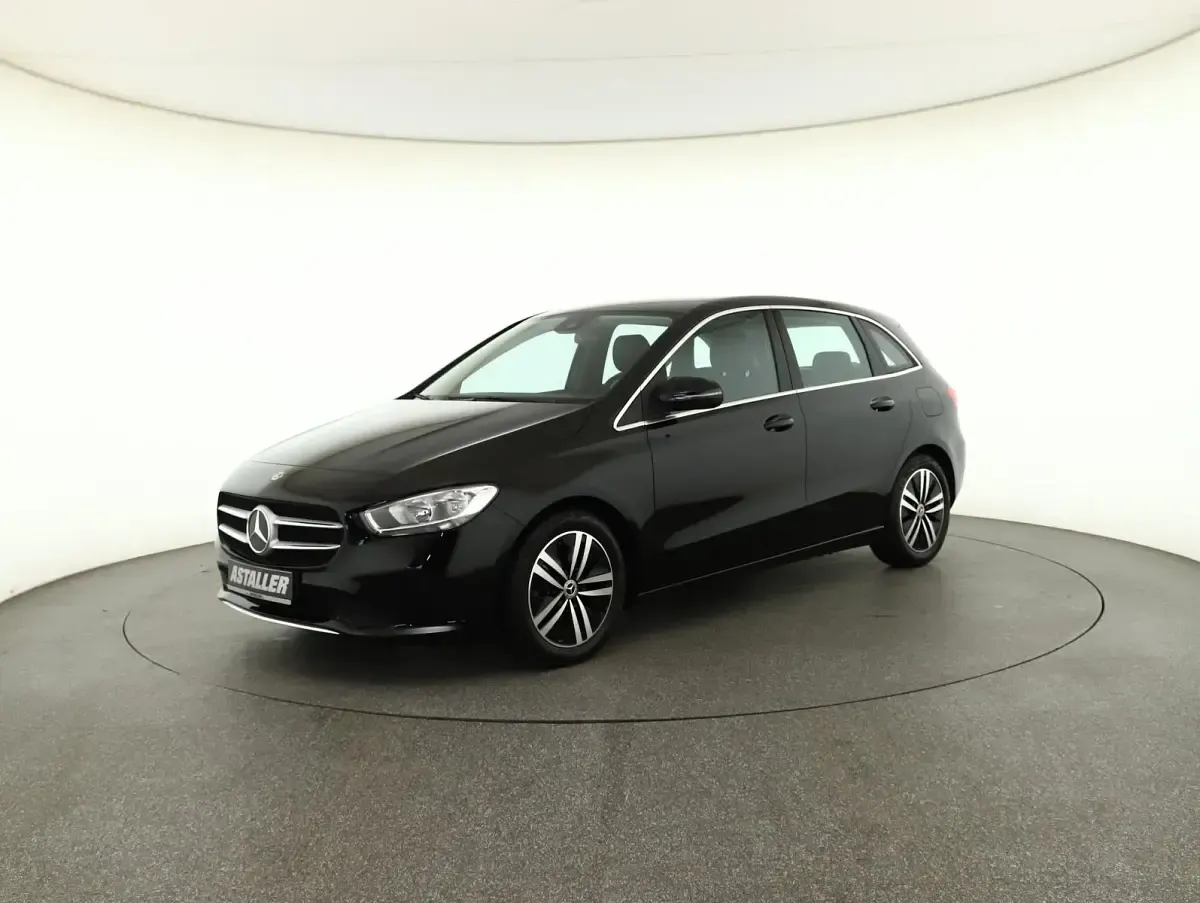Gebraucht Mercedes B180 Progressive 136 PS (100 kW) 2022 Metalliclack kosmosschwarz (metallic) Kleinwagen