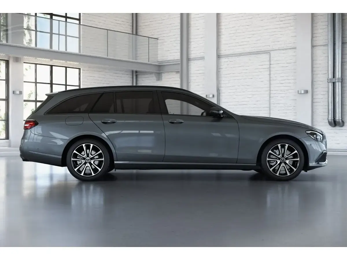 Gebraucht Mercedes E300 Night 265 PS (194 kW) 2023 Grau Kombi
