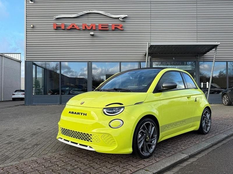 Grün Gebraucht 2023 Abarth 500e Scorpionissima Kleinwagen | 28.900 € (Fairer Preis) - Bild 1/4