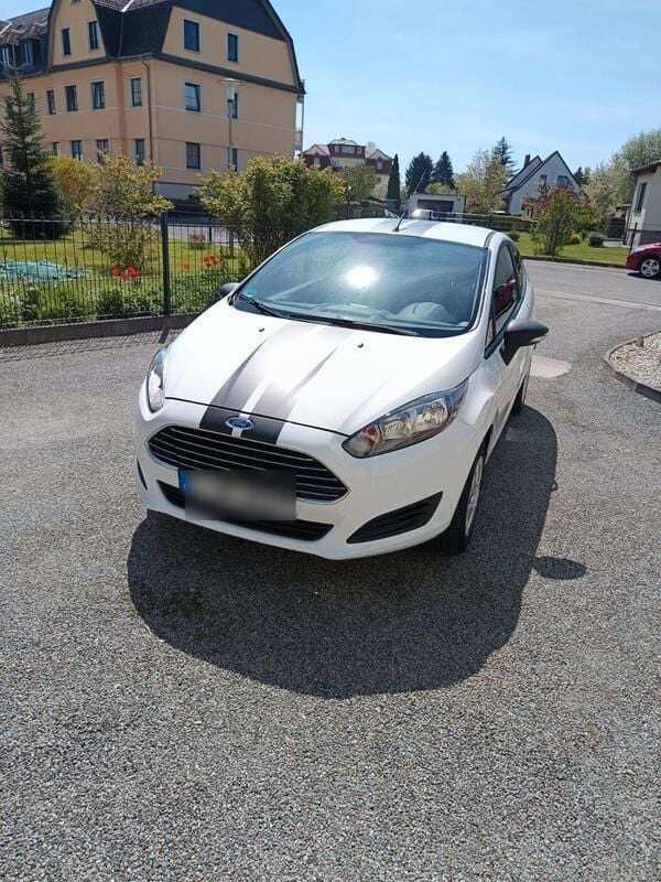 Weiß Gebraucht 2015 Ford Fiesta Trend Kleinwagen | 4.500 € (Superpreis) - Bild 1/4