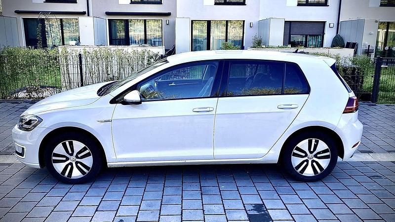Gebraucht VW e-Golf 100 kW (136 PS) 2019 Weiß Kleinwagen