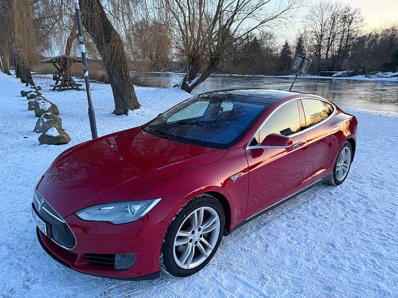 Second-hand Tesla Model S 225 kW (306 CP) 2013 Roșu Hatchback