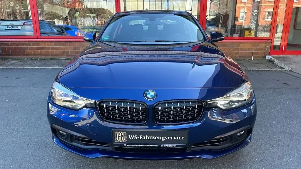 Gebraucht BMW 330 Advantage 184 PS (135 kW) 2017 Blau Limousine