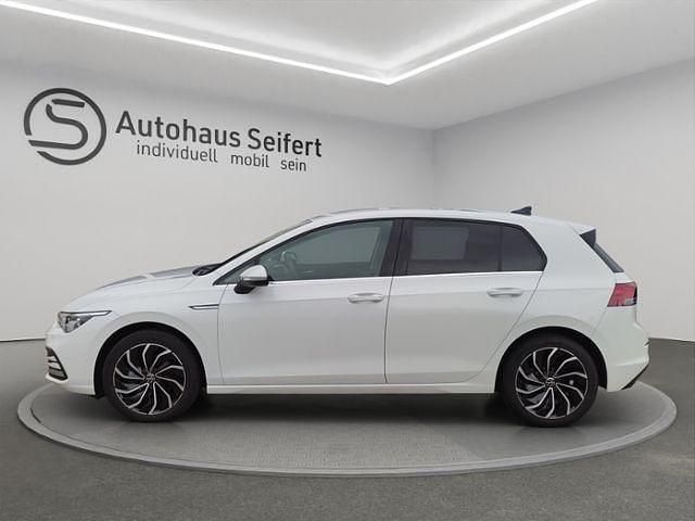 Gebraucht VW Golf VIII Style 150 PS (110 kW) 2021 Pure white Limousine