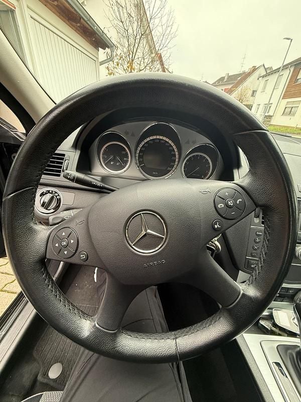 Gebraucht Mercedes C200 Avantgarde 184 PS (135 kW) 2010 Schwarz Limousine