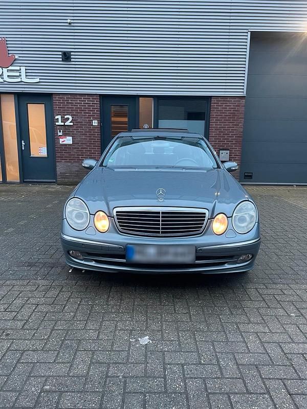 Gebraucht Mercedes E280 Avantgarde 177 PS (130 kW) 2004 Blau Limousine