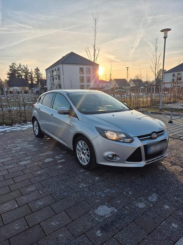 Gebraucht Ford Focus 116 PS (85 kW) 2014 Grau Limousine