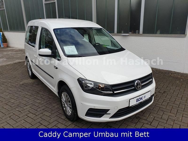 Candyweiss Gebraucht 2017 VW Caddy Trendline Van / Kleinbus | 23.880 € - Bild 1/4