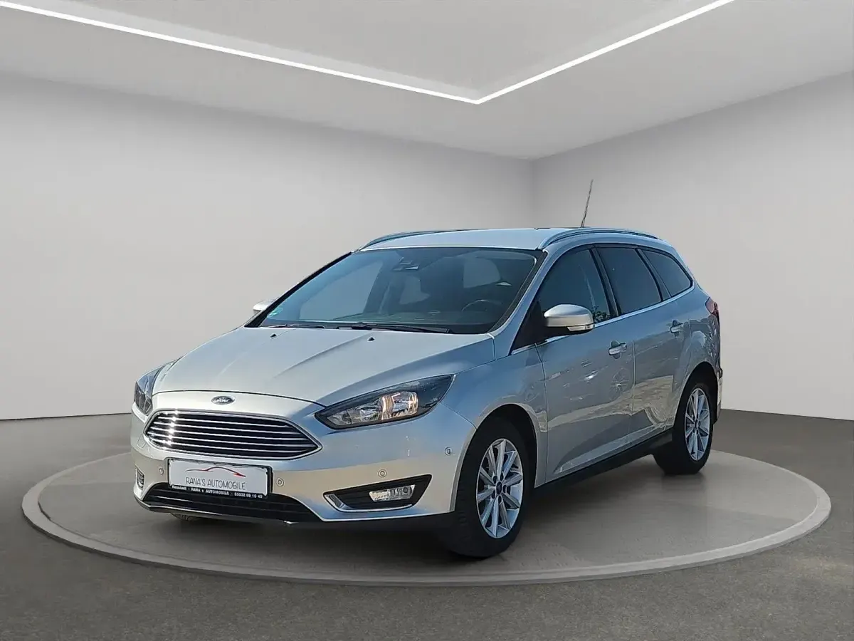 Gebraucht Ford Focus Titanium 120 PS (88 kW) 2016 Grau Kombi
