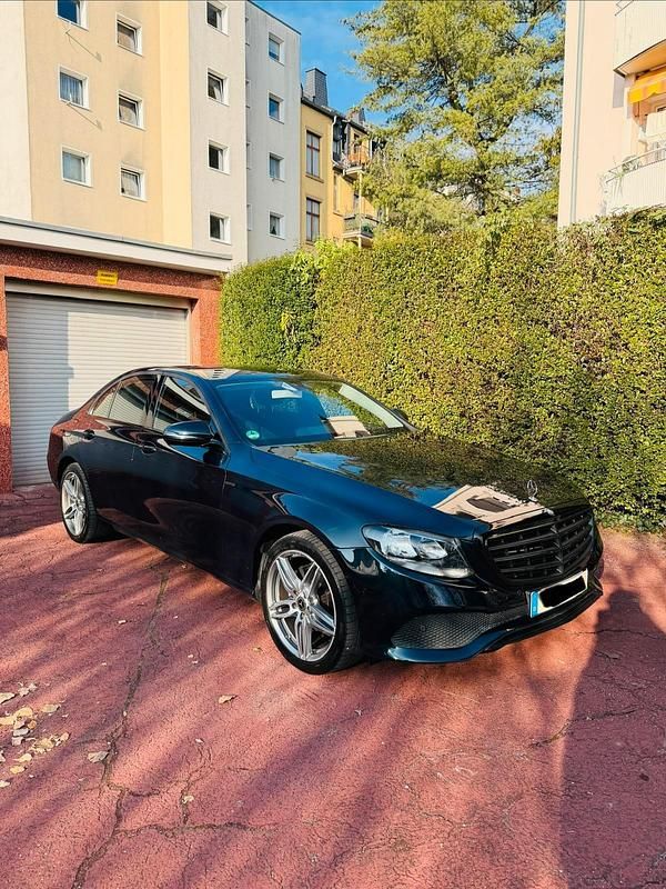 Grün Gebraucht 2016 Mercedes E220 Limousine | 16.999 € (Guter Preis) - Bild 1/4