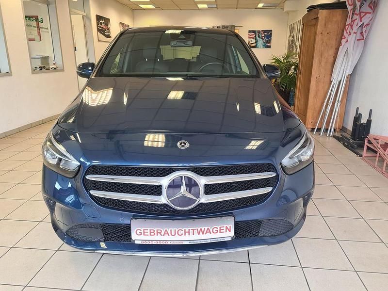 Gebraucht Mercedes B200 163 PS (119 kW) 2021 Blau Van / Kleinbus