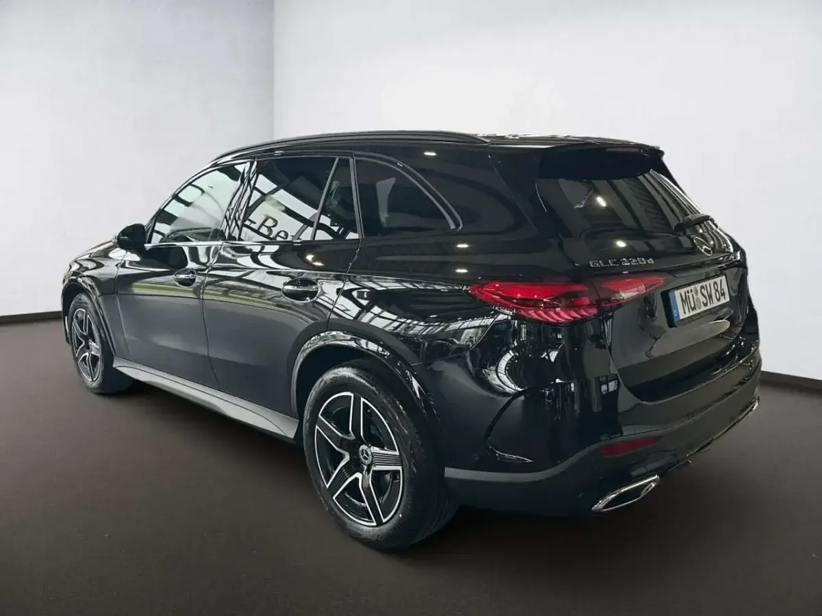 Gebraucht Mercedes GLC220 AMG 197 PS (144 kW) 2026 Metalliclack obsidianschwarz SUV