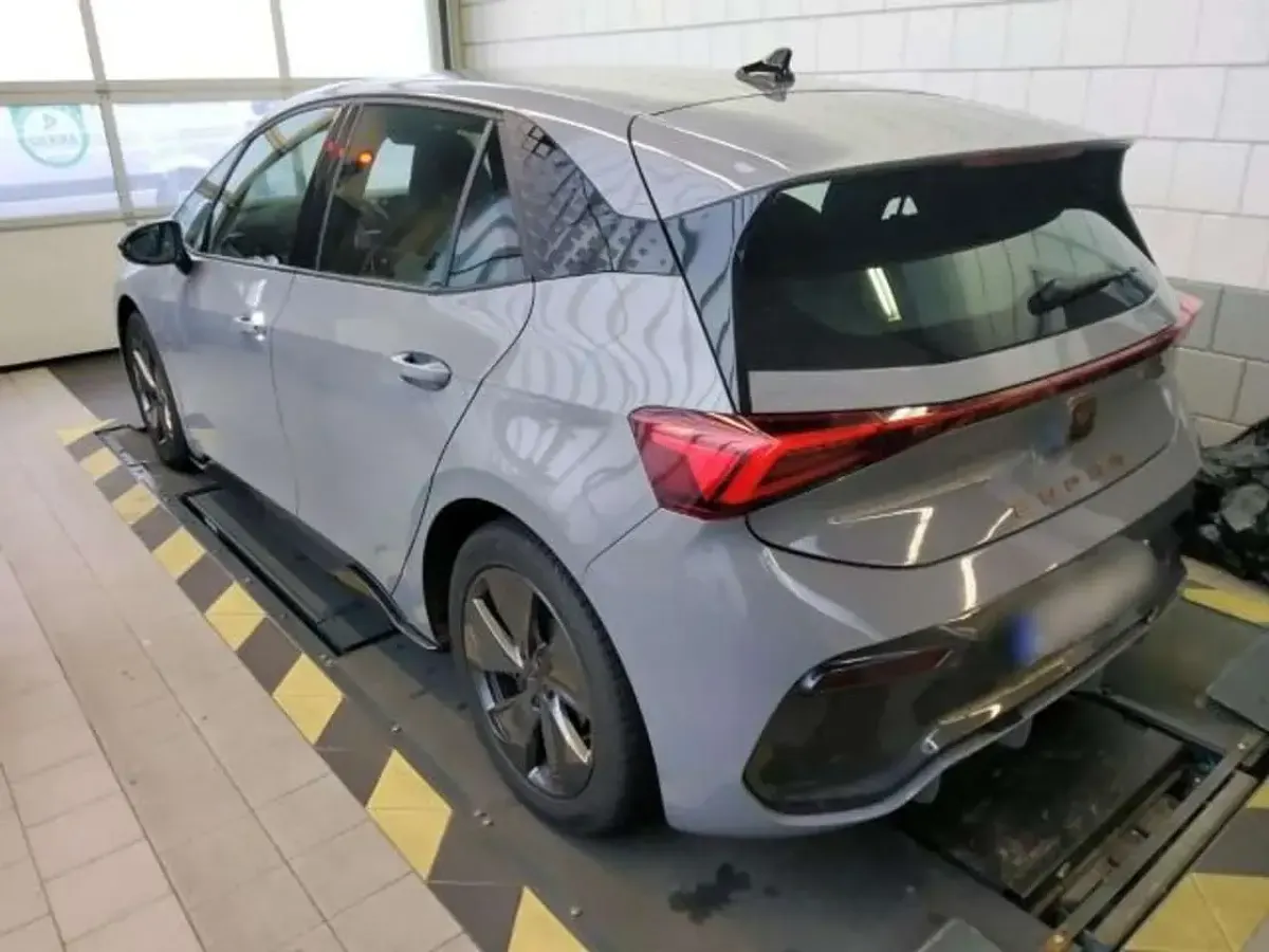 Second-hand Cupra Born 150 kW (204 CP) 2023 Gri Hatchback