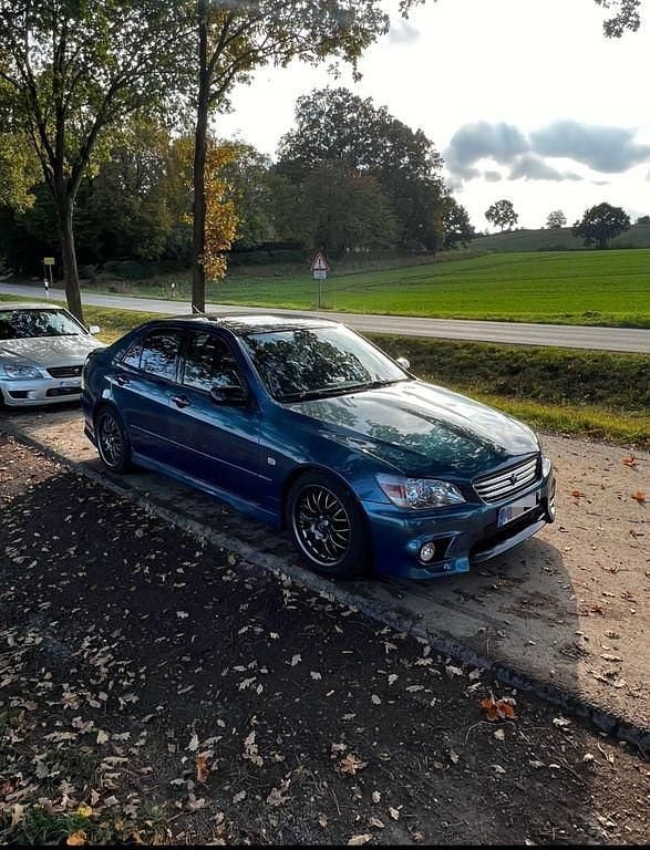 Blau Gebraucht 2000 Lexus IS200 Sport Line Limousine | 6.999 € (Etwas zu teuer) - Bild 1/4