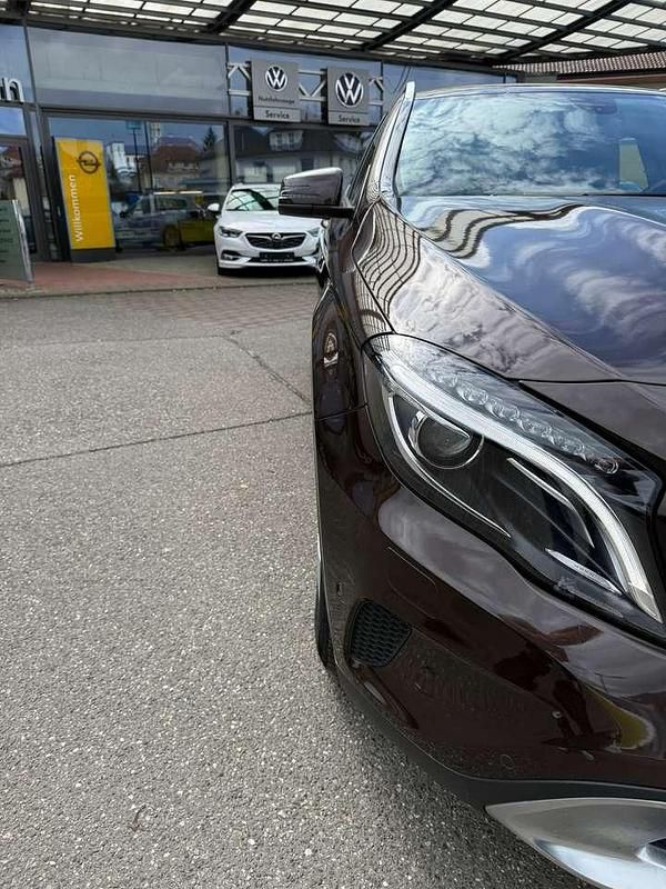 Gebraucht Mercedes GLA200 136 PS (100 kW) 2014 Orientbraun  metalliclack SUV