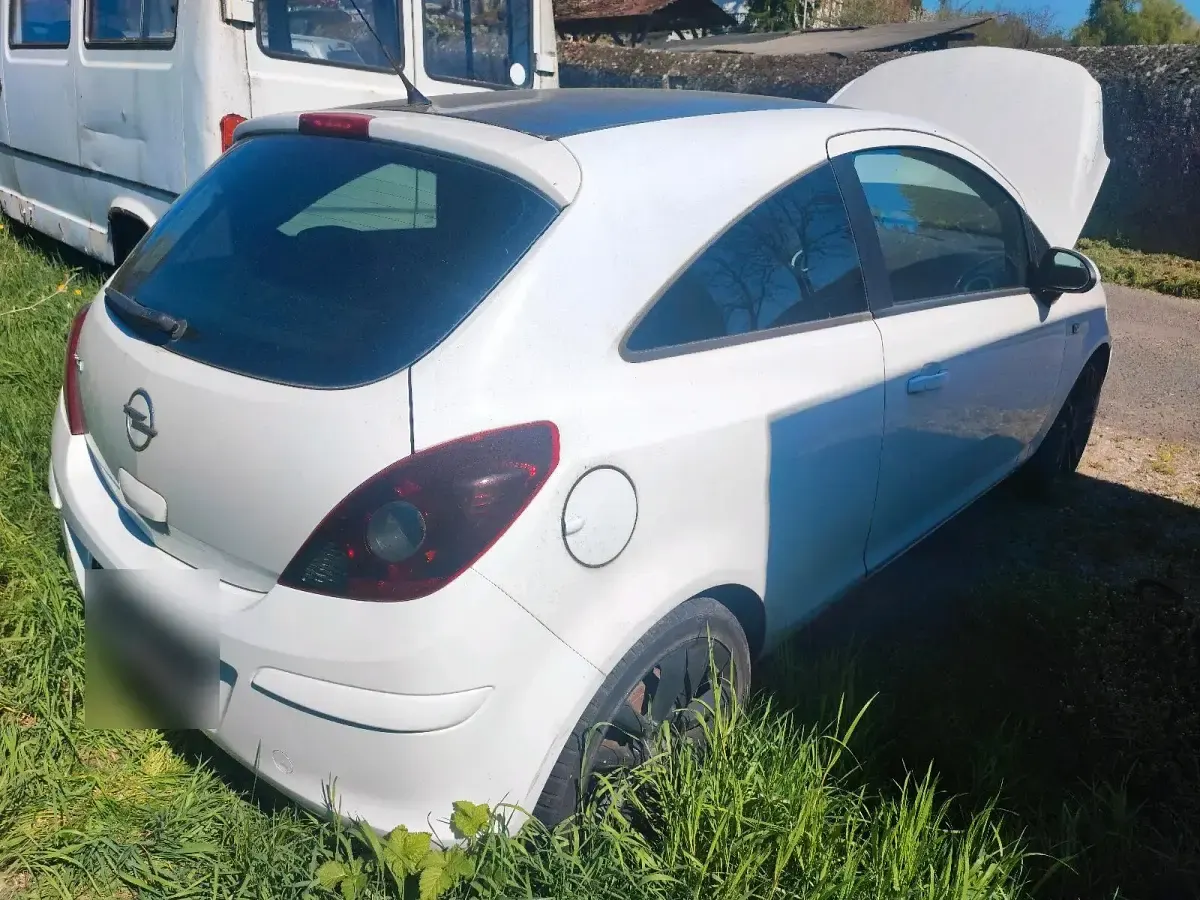 Gebraucht Opel Corsa 100 PS (73 kW) 2010 Weiß Kleinwagen