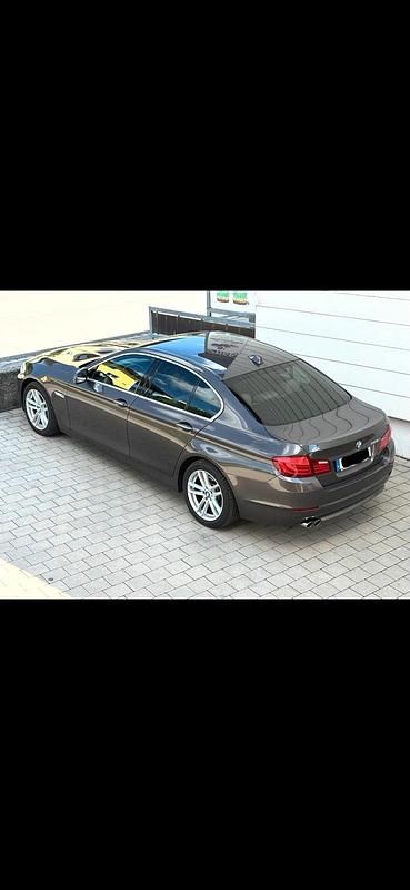 Gebraucht BMW 528 245 PS (180 kW) 2012 Braun Limousine