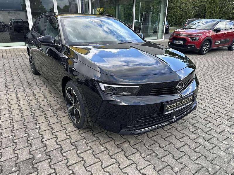 Schwarz Neu 2025 Opel Astra Limousine | 26.990 € (Etwas zu teuer) - Bild 1/4