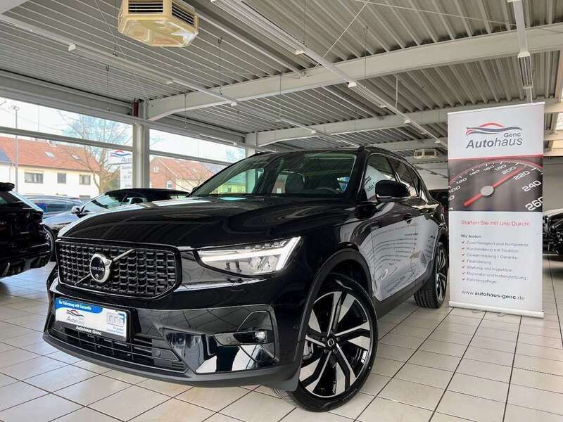 Onyx black / metallic Gebraucht 2024 Volvo XC40 Plus SUV | 33.350 € (Superpreis) - Bild 1/4